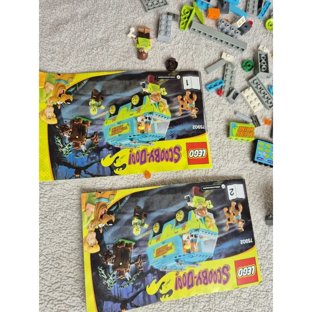 LEGO Scooby-Doo 75902 The Mystery Machine Incomplete Parts Lot w/ Instructions